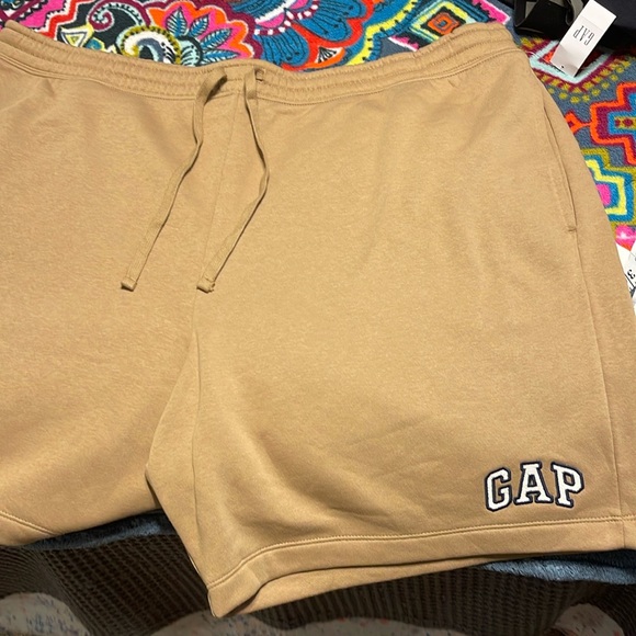 NWT-Gap logo fleece shorts- XXL- like new/never worn- Khaki - Picture 1 of 3